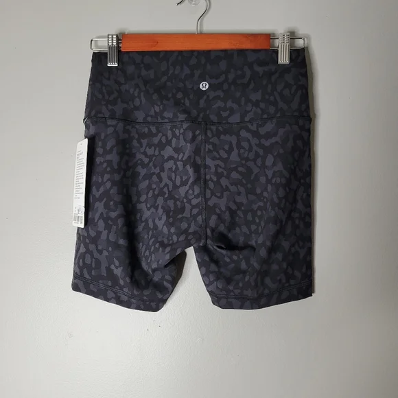 Lululemon Wunder Train 6" Shorts - Picture 2 of 3